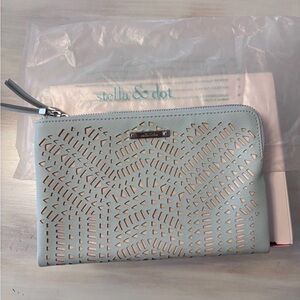 NWT Stella & Dot Double Clutch Soft Mint Green Leather Snap Closure Wristlet Bag